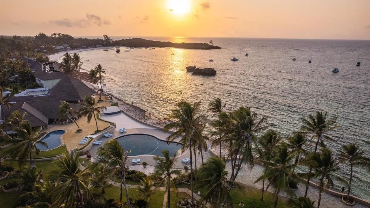 hemingways-watamu-01